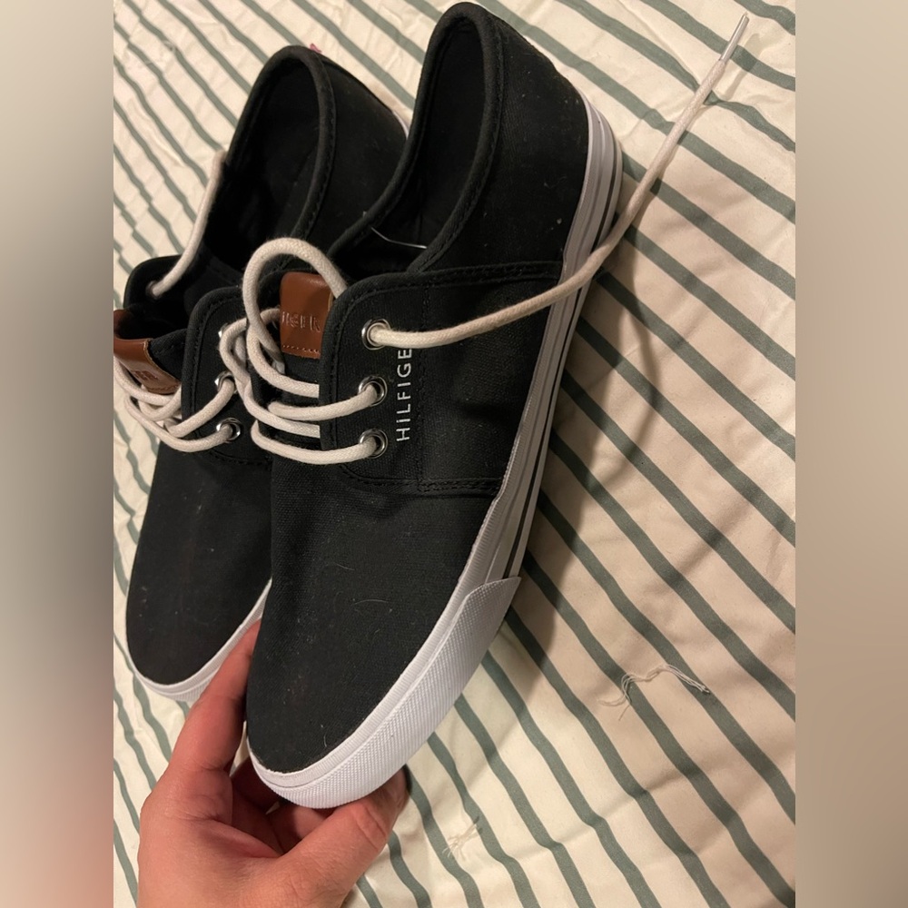 Size 8 Men’s (approx 9/9.5 ladies) new Tommy Hillfiger shoes (black)